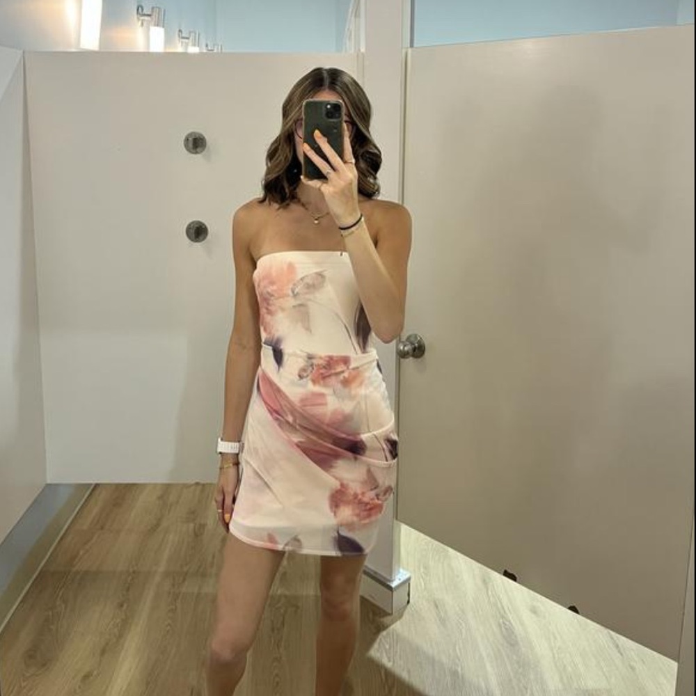 NWOT Dynamite Strapless/With Strap Dress in Cream with Florals